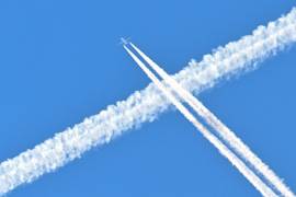 Desde muchos foros en Internet se mantiene que las estelas de condensación de los aviones son en realidad pruebas de la dispersión de productos químicos o biológicos tóxicos.