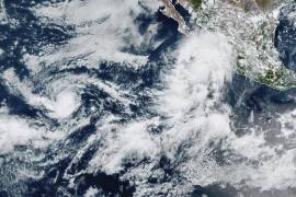 Esta imagen de satélite GeoColor del GOES-19 que muestra la tormenta tropical Lorena (esquina superior derecha) frente a la costa occidental de México y el huracán Kiko (i) en aguas abiertas del Pacífico oriental.