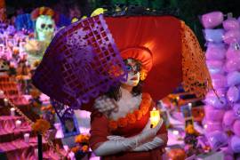 El Día de Muertos es un punto simbólico de encuentro, pero las almas pueden manifestarse en cualquier momento si se les permite, afirma la vidente.