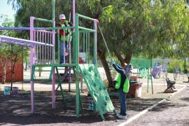 Las brigadas municipales intervienen diversas plazas en distintos sectores de la capital coahuilense