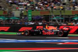 El mexicano Sergio Pérez de Red Bull participa hoy, en la tercera práctica del Gran Premio de Fórmula Uno de México que se realiza en el Autódromo Hermanos Rodríguez en Ciudad de México