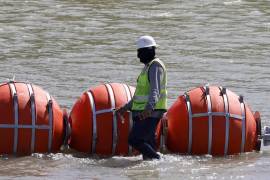 Las boyas flotantes representan un esfuerzo conjunto de ingenieros y personal militar texano.