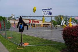 Después de un tiroteo masivo en un supermercado de Buffalo en 2022, la gobernadora de Nueva York, Kathy Hochul, ordenó a todos los condados del estado que elaboraran un plan para hacer frente a futuras amenazas.