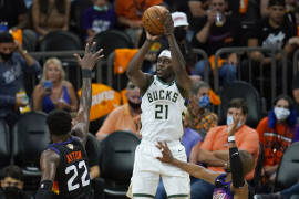 Bucks dan la vuelta a Suns; están a uno del título de NBA
