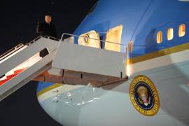 El Air Force One del presidente de Estados Unidos, Donald Trump presentó un “problema eléctrico menor” cuando iniciaba su viaje rumbo al Foro Mundial Económico Davos en Suiza.