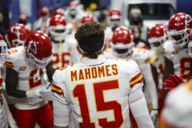 Con esfuerzo, Patrick Mahomes llevó a los Chiefs a los Playoffs luego de un inicio turbulento en la Temporada.