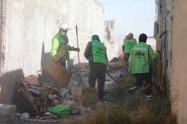 Brigadas del programa “Aquí Andamos” realizaron limpieza profunda en callejones del fraccionamiento Mirasierra y la colonia Vicente Guerrero.