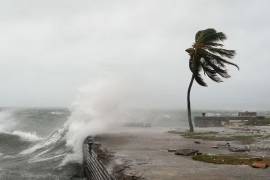 El poderoso huracán Melissa impactó el este de Cuba como huracán de categoría 3, luego de arrasar Jamaica con vientos destructivos y lluvias torrenciales.