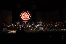 También participó el coro infantil del Instituto Vivir, para un total de más de 100 artistas en escena.