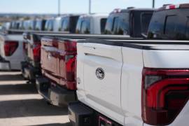 Camiones Ford F-150 en Centennial, Colorado. Kovar cuenta con una configuración de Ford que permite a los conductores de ciertos modelos de F-150 enchufar su vehículo directamente a su medidor eléctrico.