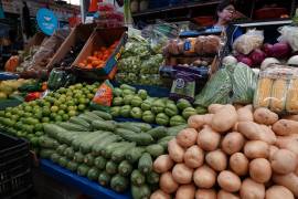 Algunos alimentos, especialmente frutas y verduras, registran aumentos de hasta 50 por ciento en el último año.