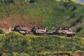 Tanques israelíes se congregan en un lugar no revelado a lo largo de la frontera entre Israel y Líbano, en el norte de Israel.