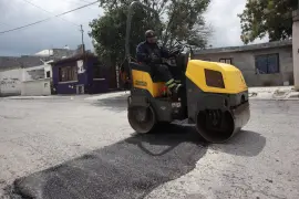 Cuadrillas municipales están preparadas para atender los daños en las vialidades una vez que las condiciones climáticas lo permitan.