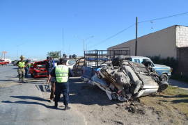 Duerme mujer al volante en bulevar de Saltillo y provoca una carambola