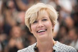 Condecora Isabel II a Emma Thompson