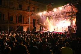La programación del FINA contempla actividades artísticas que se extenderán durante varias semanas, con la intención de llevar espectáculos a colonias, ejidos y centros comunitarios de Saltillo.