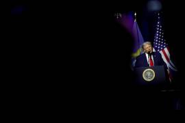 El presidente Donald Trump habla en el Club Económico de Detroit el martes 13 de enero de 2026 en Detroit.