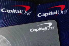 Trump tenía más de 300 cuentas bancarias en Capital One antes de que fueran cerradas. Las cuentas eran para una variedad de negocios con su marca, desde un campo de golf hasta una bodega.