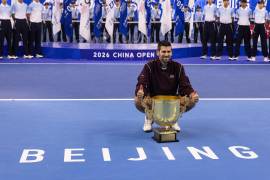 Novak Djokovic levantó por séptima ocasión el trofeo del China Open y amplió a 34-0 su marca perfecta en Pekín.