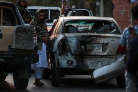 Violencia. Además, “los caballeros del martirio” se enfrentaron a tiros con los talibanes, y posteriormente hicieron explotar un coche bomba durante los choques, según la versión de los hechos del Estado Islámico.