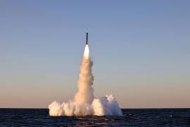 Prueba de lanzamiento de un misil desde un entorno submarino en aguas orientales de Corea del Norte.