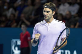 Federer sufrió más de la cuenta; a otra semifinal