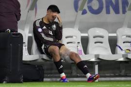 Edson Álvarez salió de emergencia a los 30 minutos del partido, luego de sentir un malestar en el duelo ante Jamaica.