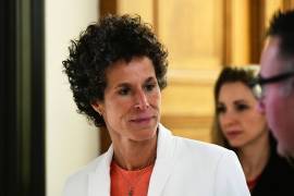 Andrea Constand, principal acusadora de Cosby sube al estrado y pide justicia