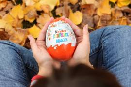 Niña se asfixia con juguete de huevo Kinder en Francia