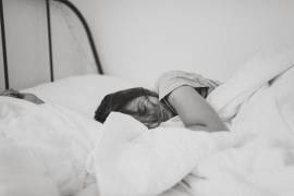 ¿Por qué dormir ayuda a recuperarse de COVID-19 y Ómicron?