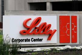 El logo de Eli Lilly &amp; Co. afuera de su sede corporativa en Indianápolis.
