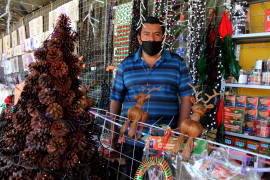 Sin mercancía y sin proveedores vendedores de artículos navideños de Saltillo