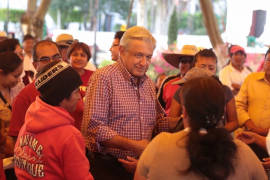 López Obrador de gira en Nayarit, critica a candidatos que “roban poquito”