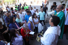 En Saltillo Iglesia Católica festeja con caravana el Día de la Familia
