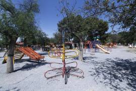 Calor pega en afluencia a parques de Saltillo: ‘los juegos están hirviendo’