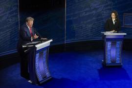 El candidato presidencial republicano Donald Trump y la candidata presidencial demócrata Kamala Harris, durante el debate presidencial organizado por ABC News en Filadelfia, Pensilvania.