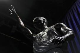 Kobe, quien ya era una leyenda en la NBA, es inmortalizado con su figura de bronce de mil 184 kilogramos y cinco metros de altura.