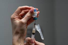 Una enfermera prepara una vacuna combinada contra el sarampión, las paperas y la rubéola para un paciente en una clínica pediátrica en Easley, Carolina del Sur, el 17 de marzo de 2026.