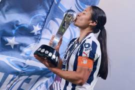 Rebeca Bernal ganó el Apertura 2024 con las Rayadas, último título que conquistó con la jersey que hoy dejará de vestir para emprender su aventura a Estados Unidos.