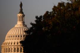 El Capitolio de los Estados Unidos, visto desde la avenida Pennsylvania en Washington. La investigación fue realizada por la senadora demócrata Maggie Hassan y el representante Don Beyer.