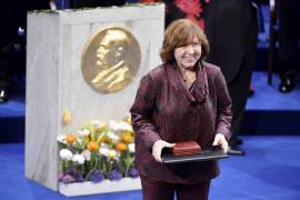 La bielorrusa Svetlana Alexievich recibe el Nobel Literatura