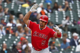 Pujols llega a 2,000 impulsadas y 1,300 extrabases en la historia