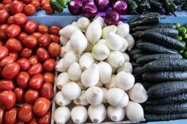El alza en frutas y verduras disparó la inflación durante la primera quincena de marzo.