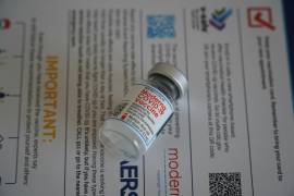 La vacuna Moderna contra COVID-19 está disponible en hospitales estatales de Saltillo y se recomienda aplicarla junto con la dosis de influenza para un refuerzo inmunológico más efectivo.