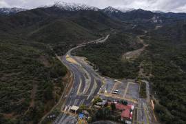 Vista aérea de la mina de cobre El Teniente, operada por la empresa estatal Codelco, donde un derrumbe dejó atrapados a cinco obreros bajo tierra, lo que provocó la suspensión de las operaciones en Rancagua, Chile. FOTO: