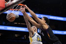 Stephen Curry y los Warriors de Golden State quedaron fuera de la pelea por el título, luego de ser superados por los Suns de Phoenix en el duelo decisivo del Play-In de la NBA.