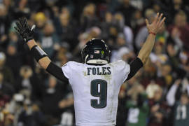 Nick Foles demuestra por qué es el mejor QB de los Eagles, metiéndolos a los Playoffs