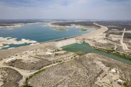 La presa La Amistad tiene una capacidad de almacenamiento de 4 mil 40 millones de metros cúbicos de agua.