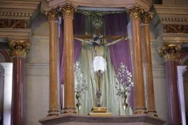 En esta foto tomada en julio de 2022 se aprecia al Santo Cristo de la Capilla en la víspera de el inicio del Novenario.