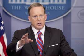 Niega Spicer que sea un revés falta de fondos en presupuesto para muro